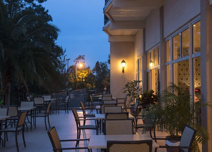 Hotel with pool: Hotel Des Mille Collines